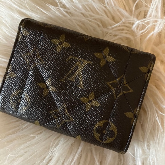 Louis Vuitton Etoile Small Wallet - Picture 6 of 6